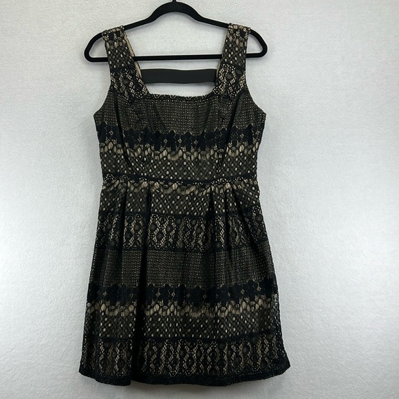 BeBop Mini Dress Sz Large Black Lace / Tan Lining Sleeveless Cutout Low Back EUC - Picture 1 of 11